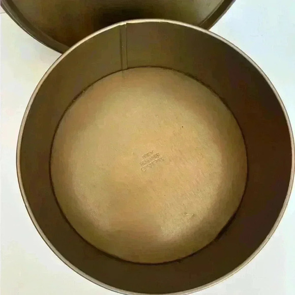 Vintage ornate  black and gold filigree fruitcake tin - Picture 5 of 10